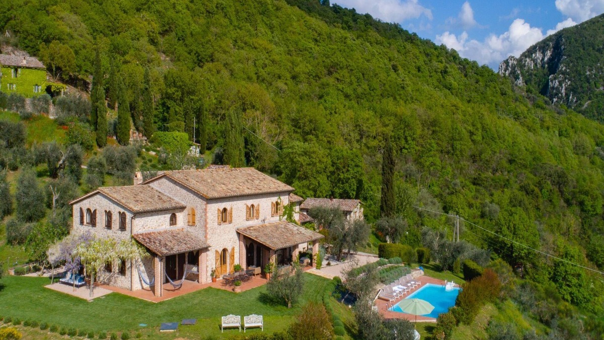 San Giovanni del Pantano House | Villa in Umbria with Private Pool and Valley Views