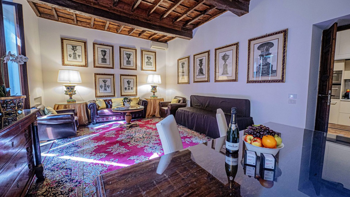 Rione V Ponte Apartment | Via Giulia Charming Apartment with Balcony