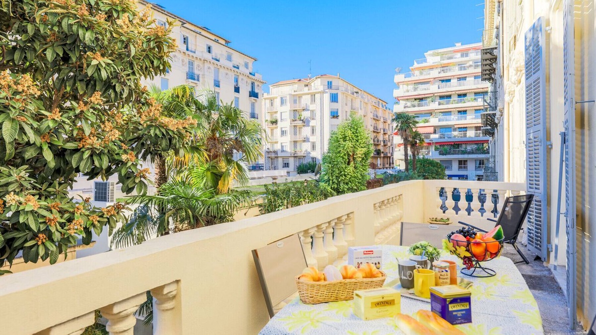 Centre Ville-Gare Apartment | VIA ITALIA AP1054 by RIVIERA HOLIDAY HOMES
