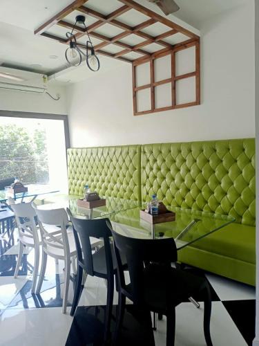 Paltan Bazaar Hotel | VIAN INN