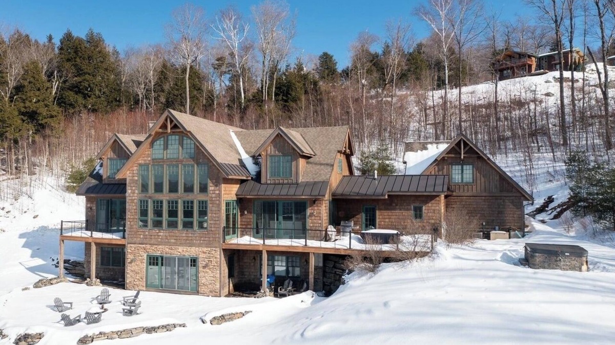 Stratton Mountain House | Vibes & Views In Stratton