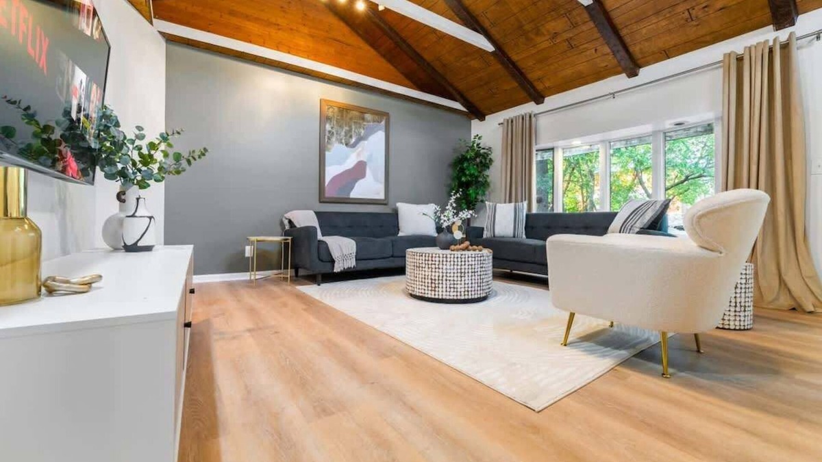 Elmhurst House | Vibey 3BR w/Tons of Light | LCP Collection