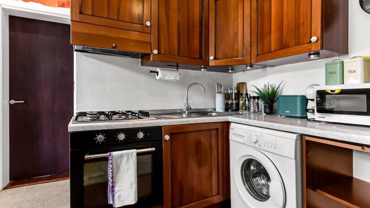 Walpole Apartment | Vibrant 1 BD Retreat - Perfect for Couples