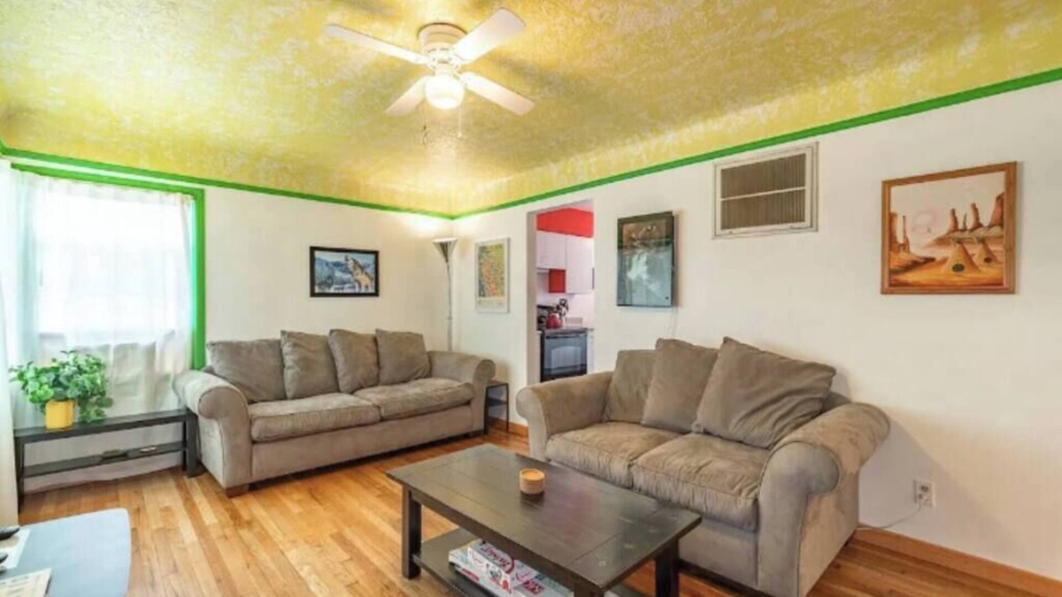Mount Scott-Arleta House | Vibrant 1950s Mt Scott Home