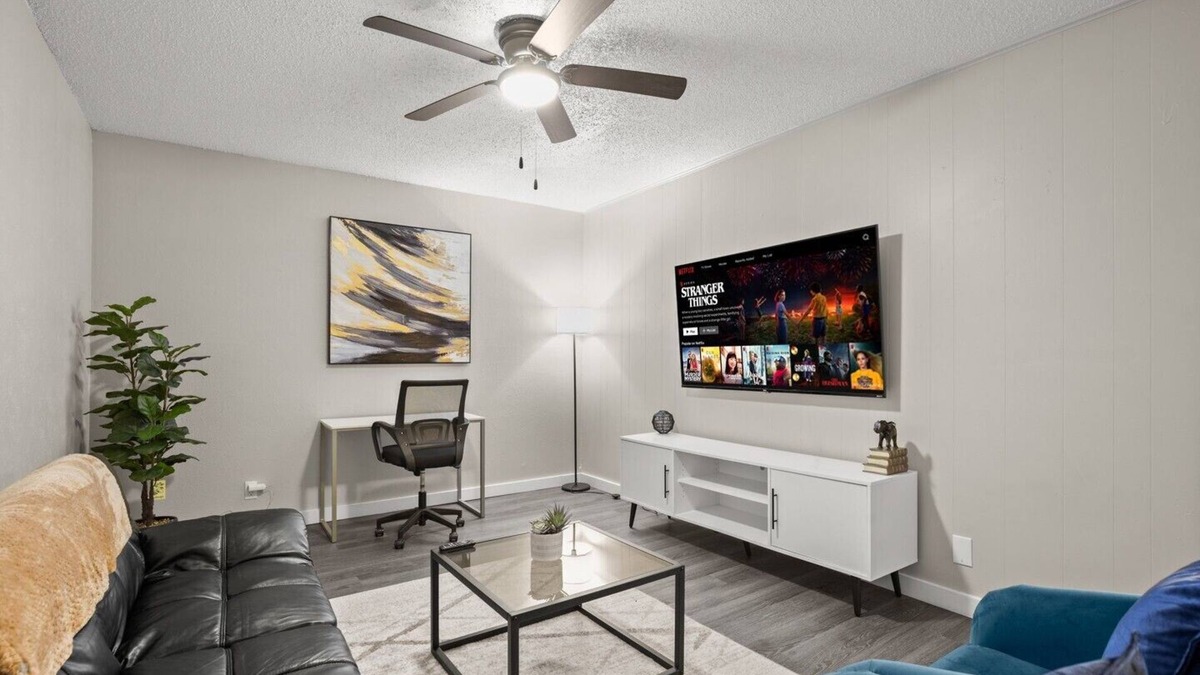 South Manchaca Apartment | Vibrant 1BR Apt 5 min to Downtown and Barton springs!