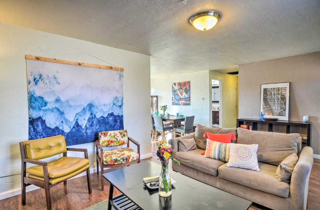Montgomery Park House | Vibrant ABQ Adobe Den Mtn Views, Walk to Park!