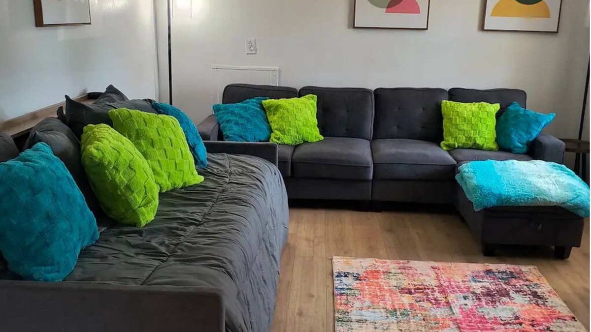 Evansville House | Vibrant and art-filled retreat, perfect for families and small groups.