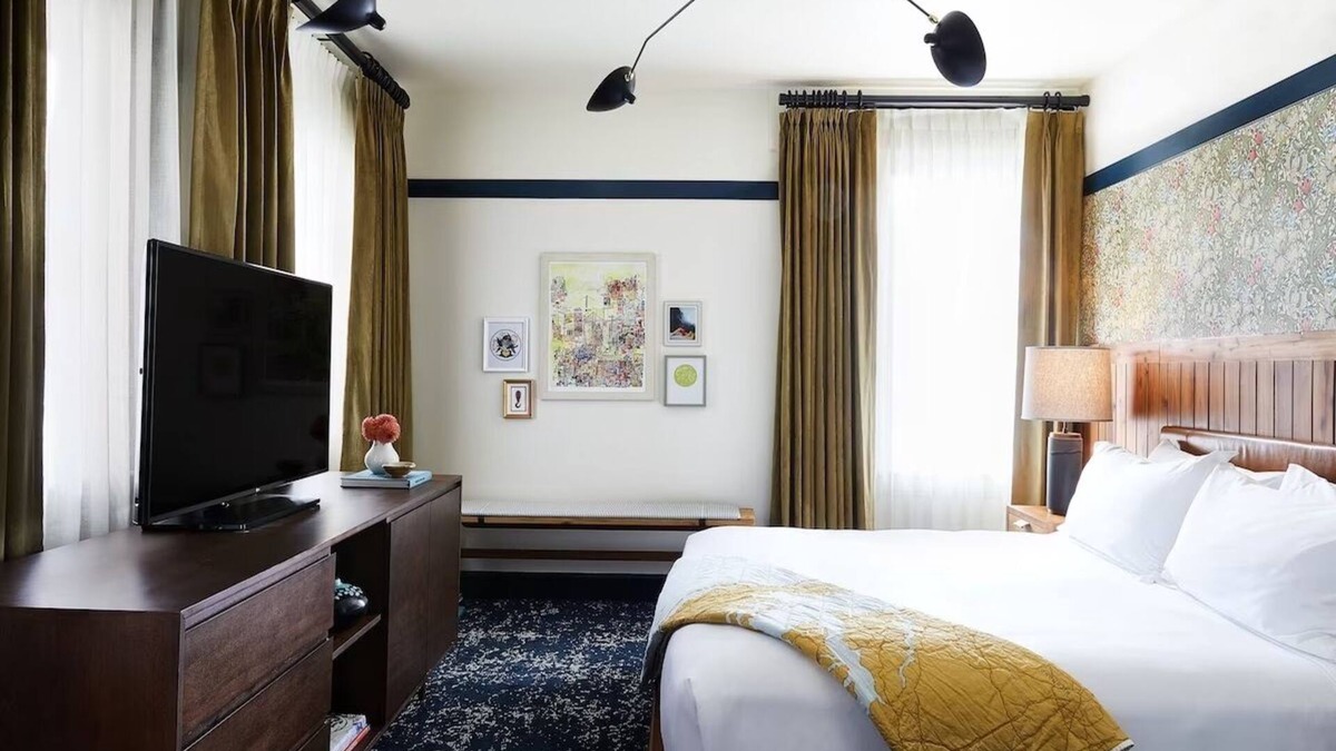 Mount Vernon Hotel | Vibrant Boutique Hotel: Rooftop Dining & Steps from The Walters Art Museum