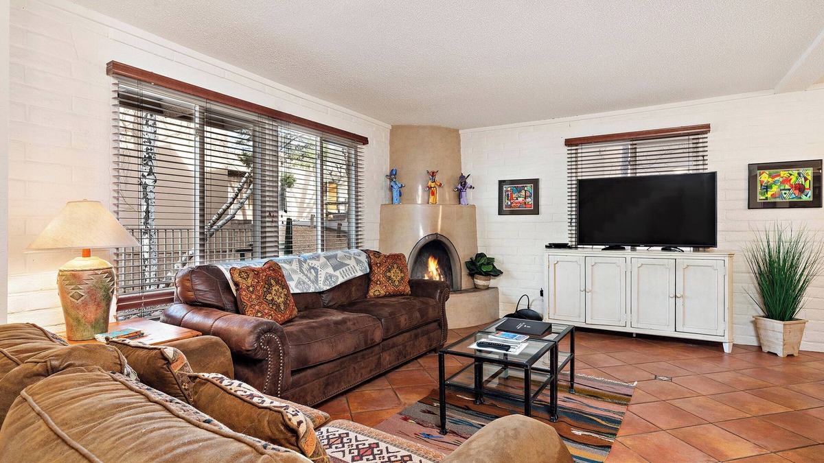 Northeast Santa Fe Hotel | Vibrant, Convenient, And Restful - Walk Downtown And Explore