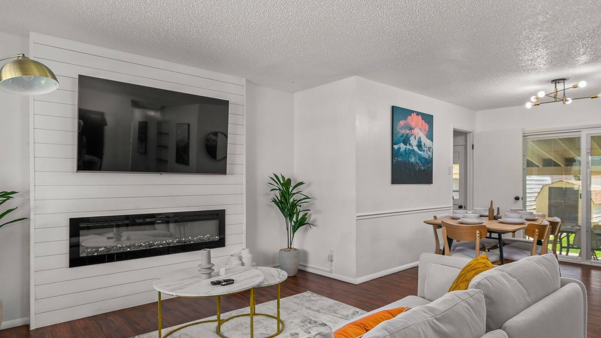 Pueblo House | Vibrant Family Home w. Gameroom