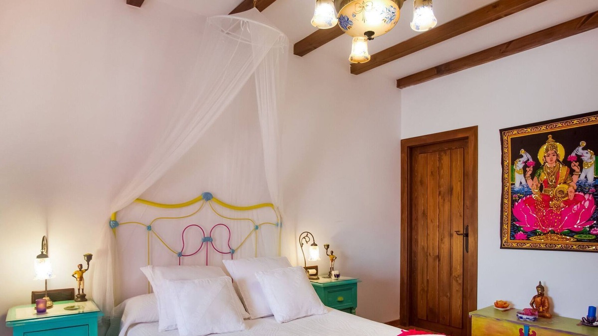 Zagrilla House | Vibrant Holiday Home in Priego de Córdoba with Private Pool
