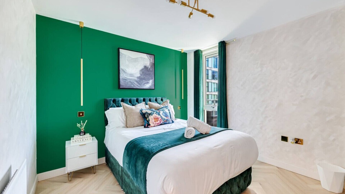 Central Milton Keynes Apartment | Vibrant Hub Apartment City Centre Balcony Free Parking Self-Check-In
