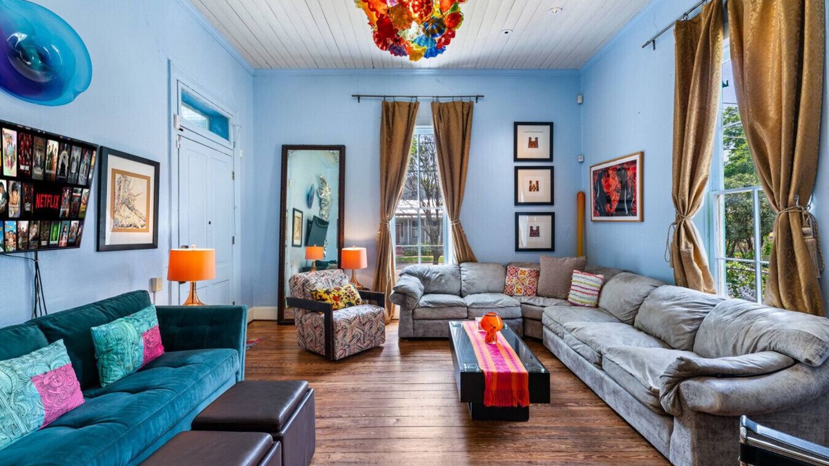 Southtown House | Vibrant Location~Artistic Home~Downtown~King Bed