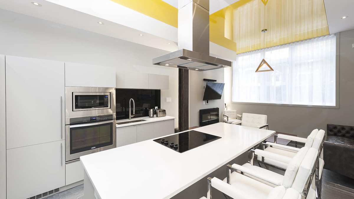 Milton Park Apartment | Vibrant Loft near Plateau Mont Royal and Festivals