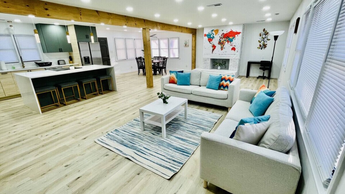 Greensboro House | Vibrant Modern Home at Prime Location 4 bed 3 bath