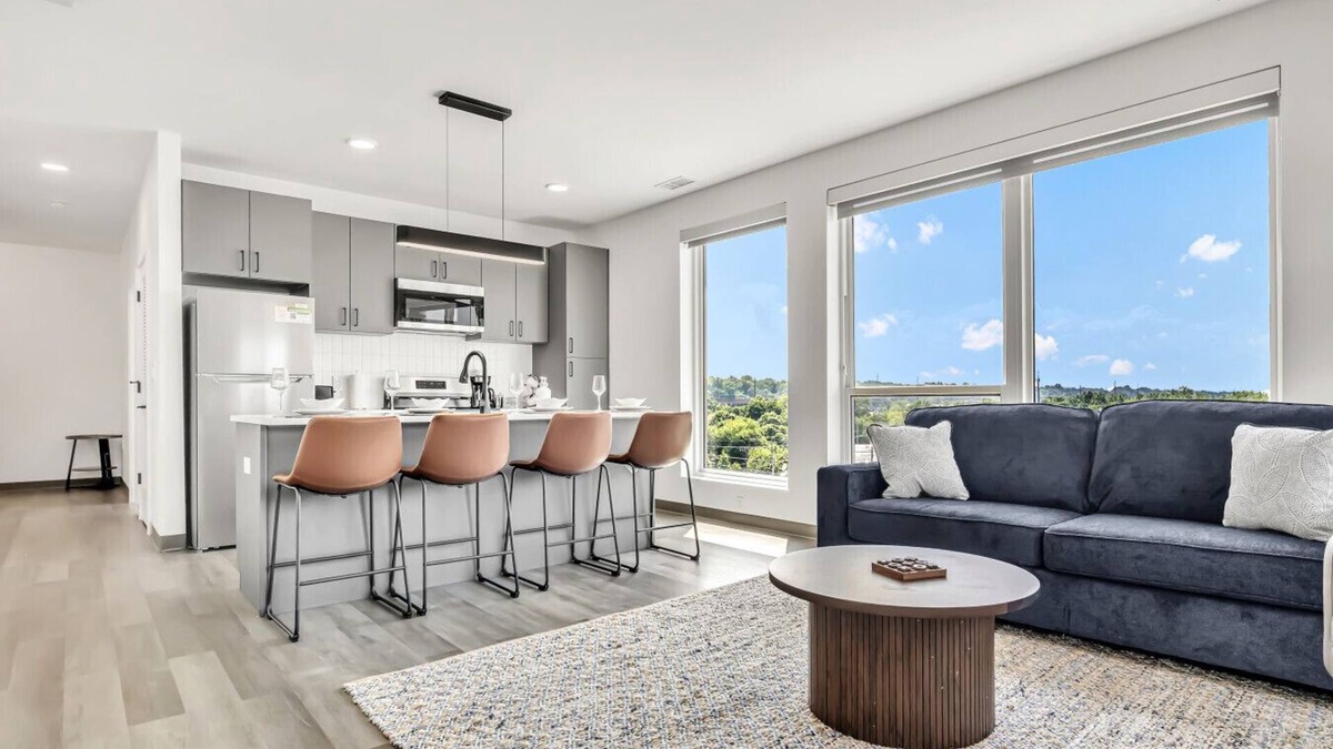 University Circle Apartment | Vibrant & Sunny 2BR | Cleveland Clinic