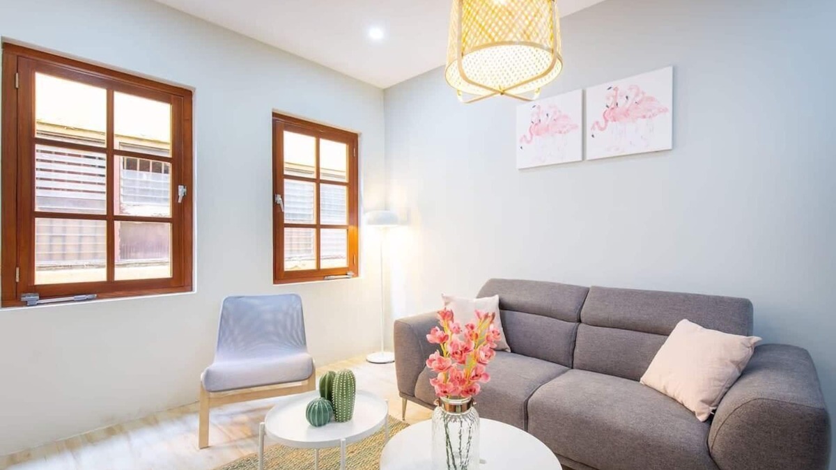Pietermaai District Apartment | Vibrant Willemstad Stay with Artistic Flair