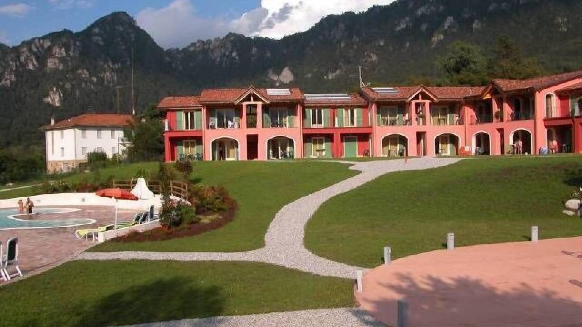 Crone Resort | Vico Super - Two Bedroom Resort, Sleeps 6