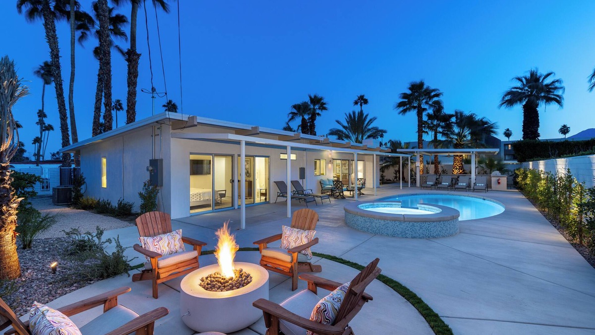Sunmor House | Victor Victoria Hideaway- True PS Retreat!