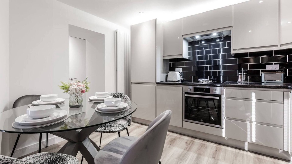 Manchester City Centre House | Victoria Apt | 2 bedroom Parking Wi-Fi | Cozy Pads