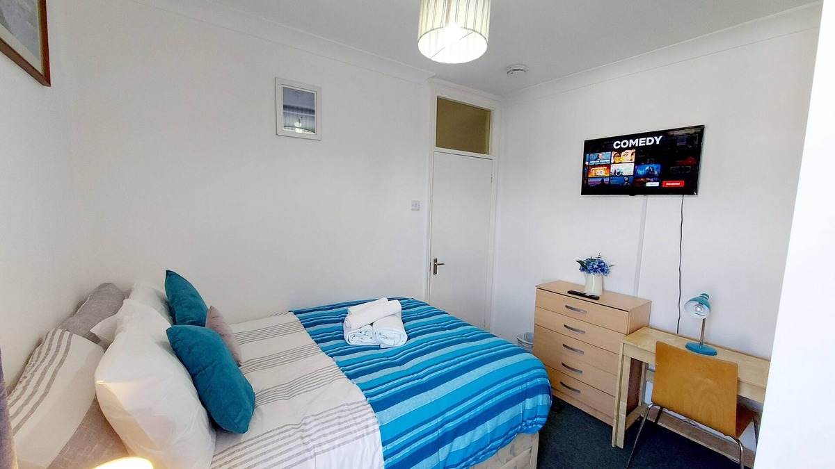 Gillingham House | Victoria Heights - Beautiful 3-Bed in Gillingham K