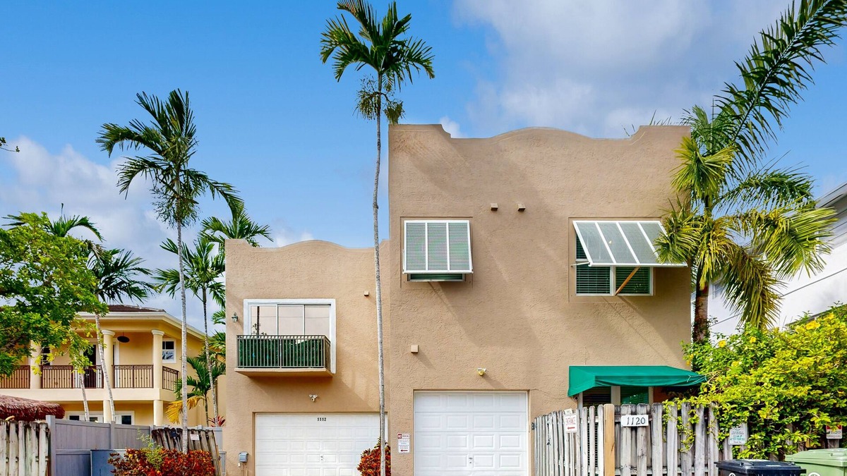Downtown Fort Lauderdale House | Victoria Park | All-Suite | Roof Deck with Downtown Skyline Views, Patio