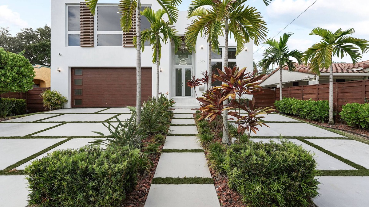 Hendricks and Venice Isles Villa | Victoria Villa | JadoreLuxe Collection | Brand New