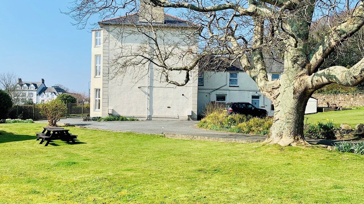 Criccieth Villa | Victorian 5 Bedroom Villa in Criccieth