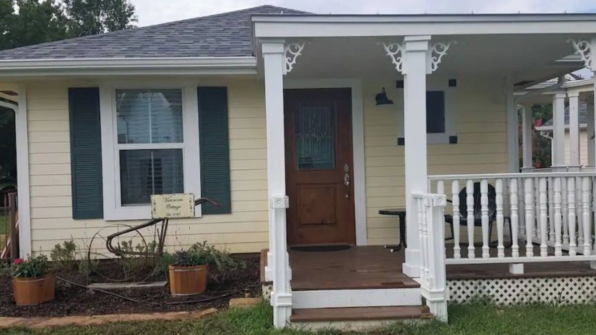 Granbury Cottage | Victorian Cottage