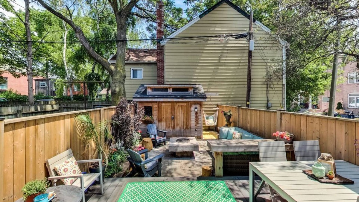 Riverside House | Victorian home on quiet dead end street, walk to parks and shops/restaurants