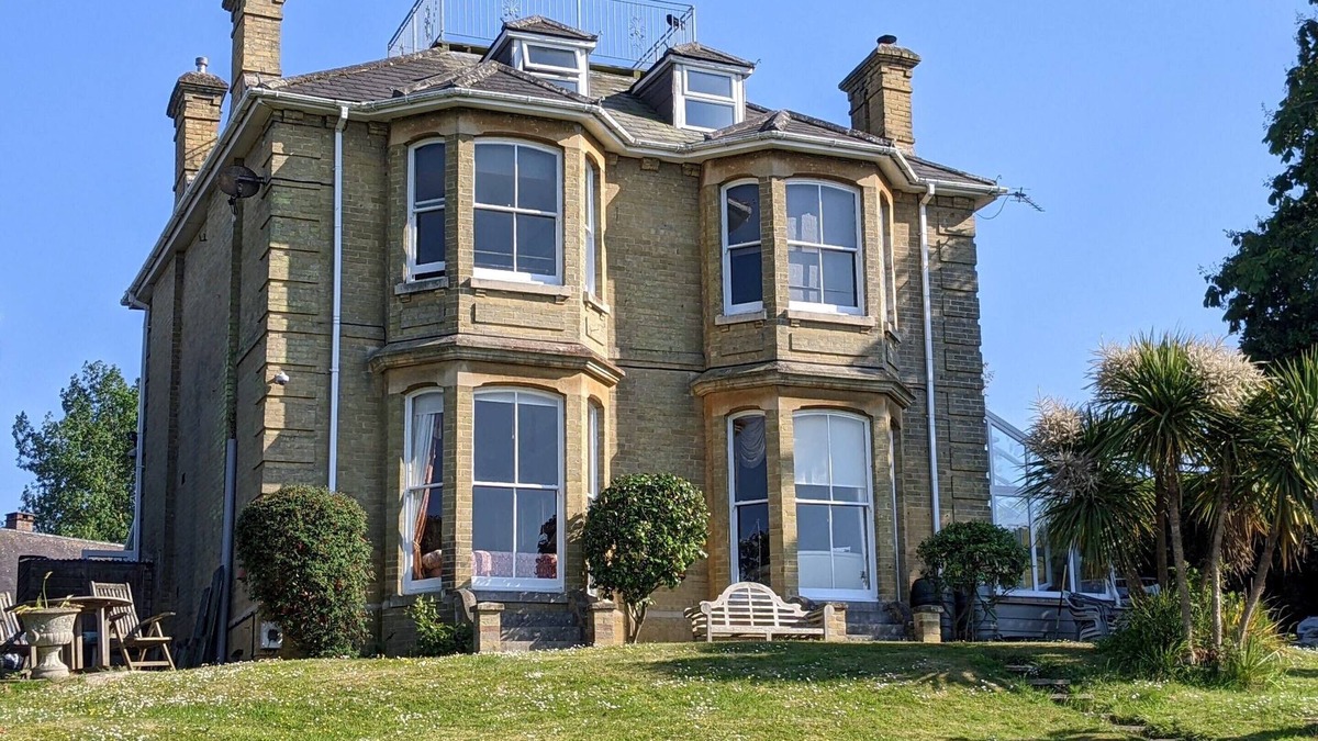 Cowes House | Victorian Villa character 6 bedroom detached home
