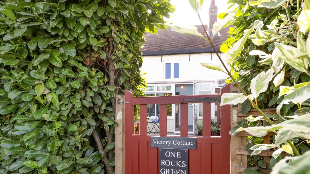 Ludlow Cottage | VICTORY COTTAGE, pet friendly, with open fire in Ludlow