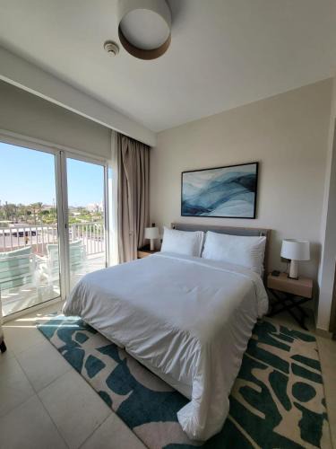Sidi Abd El-Rahman Apartment | Vida Marina marassi hotel apartment with extra fees for beach or pool access شقة فندقية في أوتيل فيدا مراسي مارينا دخول شاطئ البحر او حمام السباحة برسوم إضافية