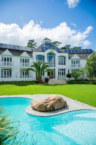 Hout Bay Hotel | Vida Nova Retreat