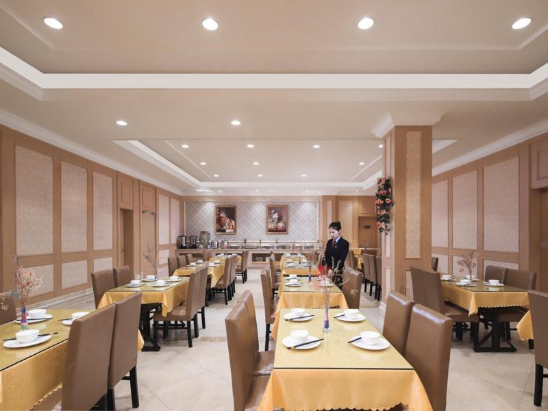 Jinshan Hotel | Vienna Hotel (Shanghai jinshanwei Railway Station City Beach Shop)