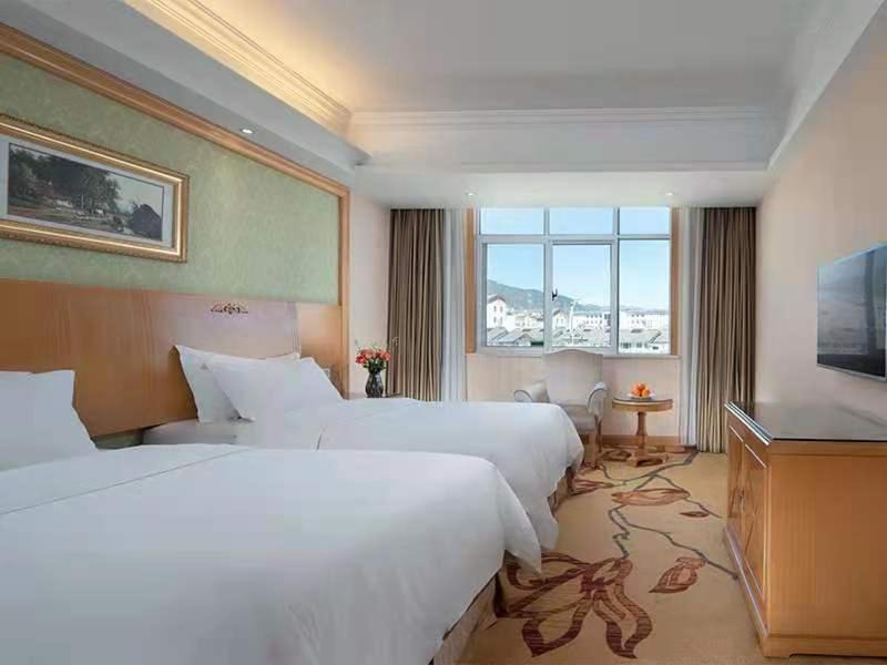 Gucheng Hotel | Vienna International Hotel Lijiang Yuxue Avenue