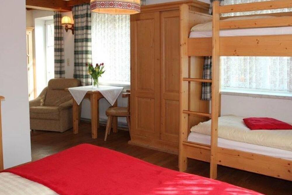 Tiefgraben Apartment | Vierbettzimmer 16 - Biobauernhof Kasleitner