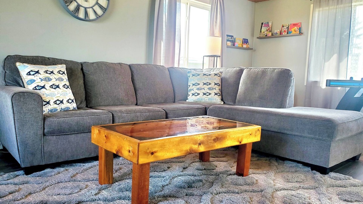 Kincheloe House | View Freighters ~ Waterfront ~ King Bed!