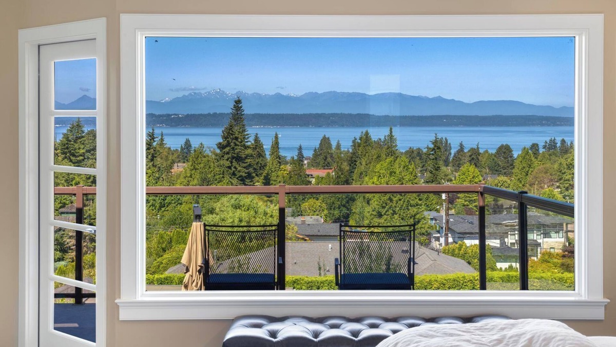The Bowl of Edmonds House | View home in Edmonds Bowl. Indoor outdoor gourmet kitchen & bar for entertaining