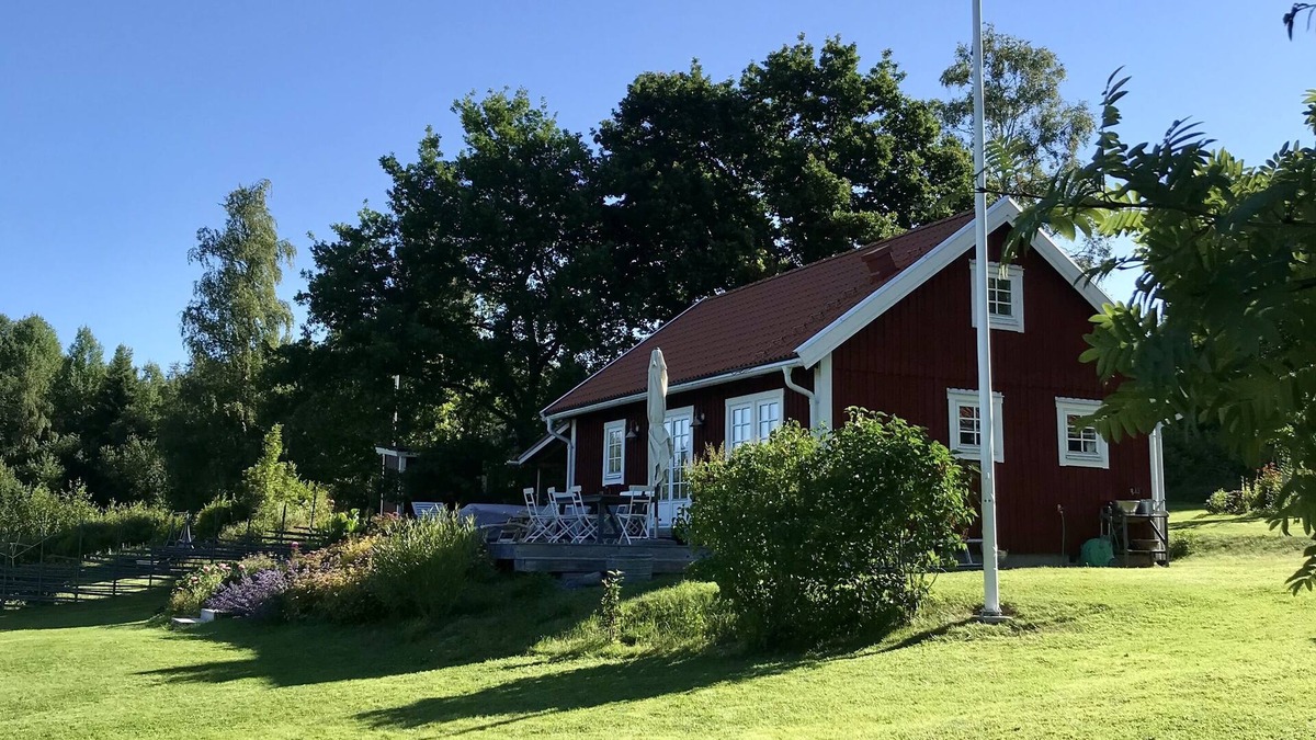 Harnosand Cottage | View of lake and mountains in west orientation, with sauna and jetty