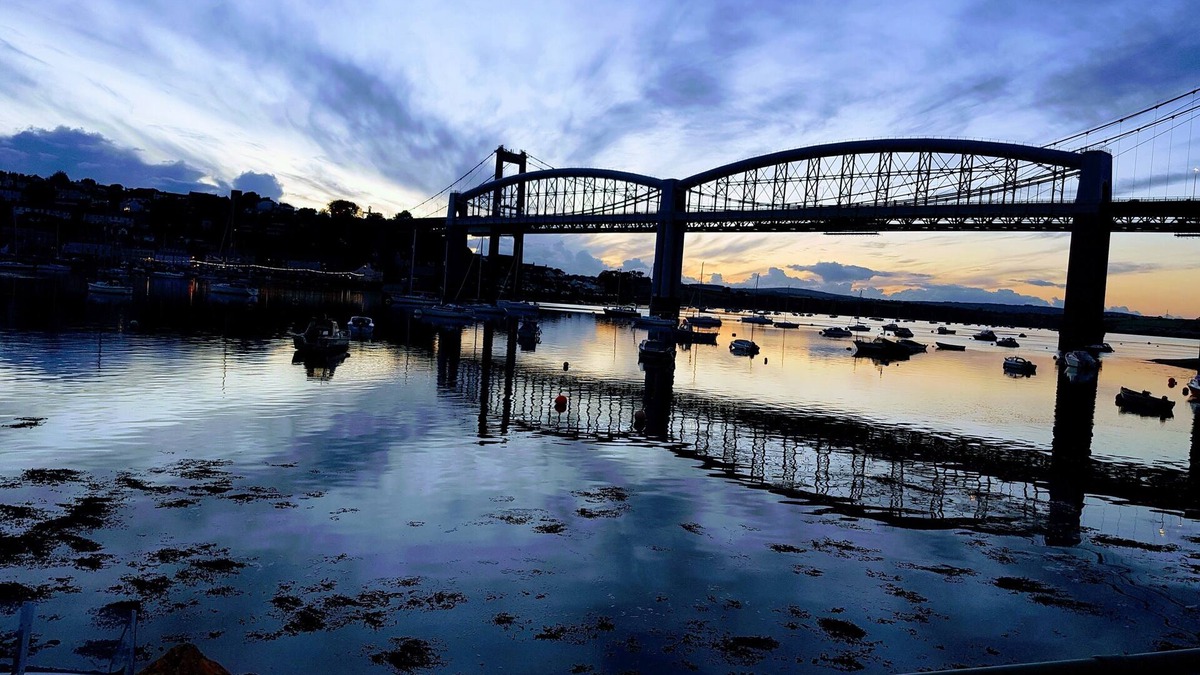 Plymouth House | View of River, spacious balcony, WIFI, Private Parking, Dog friendly, EV point.