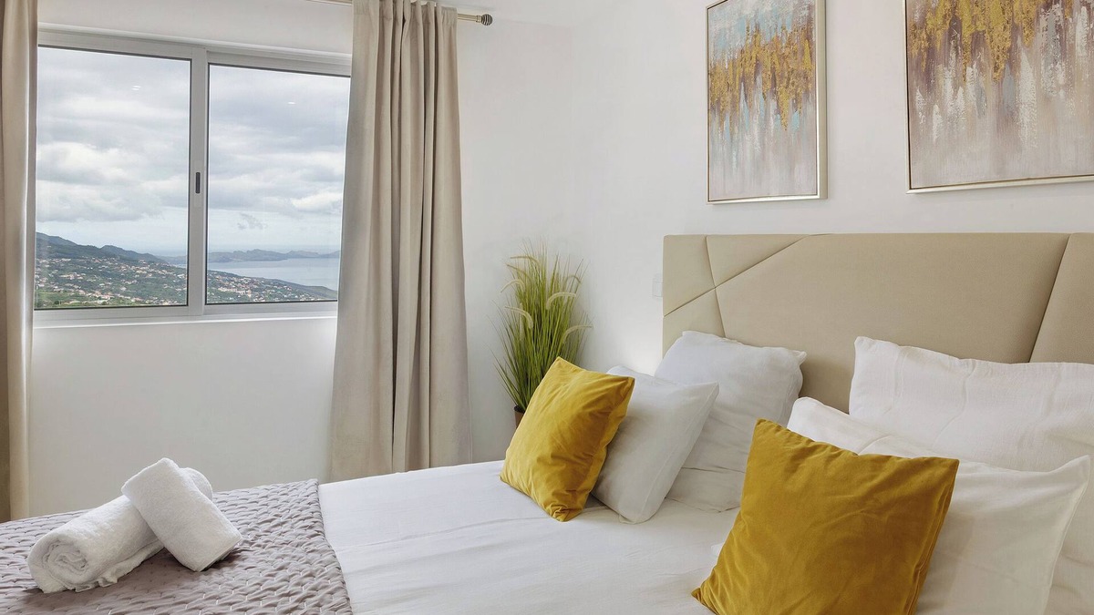 Gaula Apartment | 'View Suite' Room with Mountain View, Wi-Fi and Air Conditioning