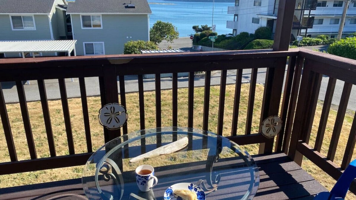 Oak Harbor Apartment | View * W/D * Downtown * Harbor * R & R!