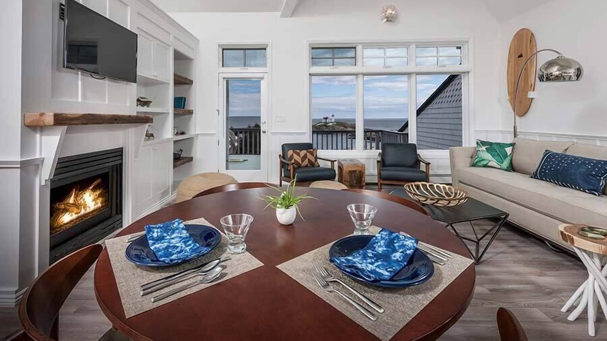 York Beach House | ViewPoint - 2BR Upper Townhouse Suite 106