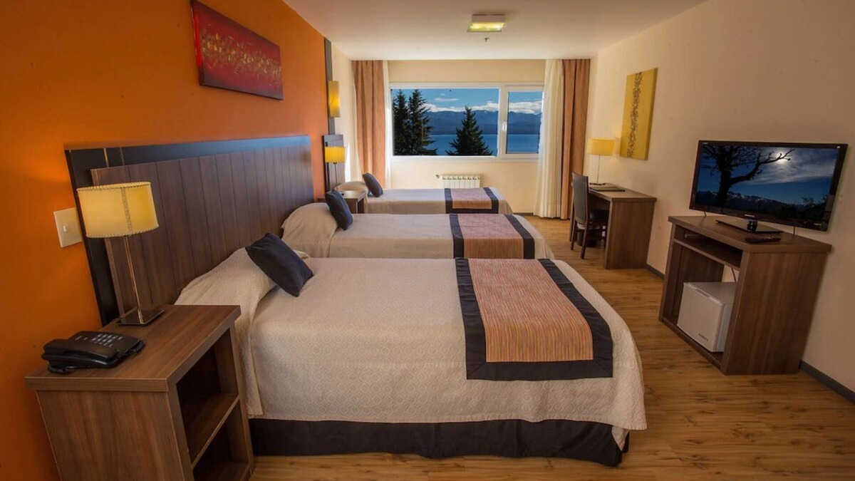 San Carlos de Bariloche Hotel | Views & Comfort: Room near Nahuel Huapi Lake with Fitness Center and Hot Tub
