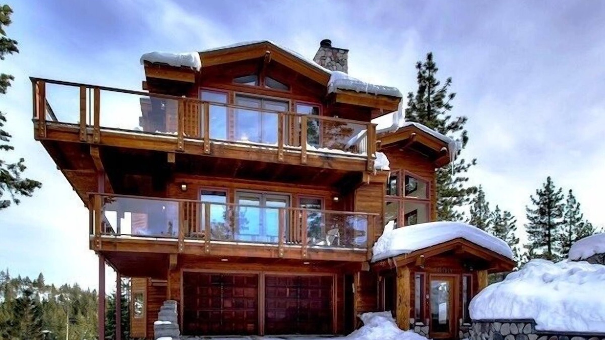 Tahoe Village House | Views! Hot Tub! Half Mile to Ski lifts! Celebrate Christmas Holiday! Max 14 PPL!