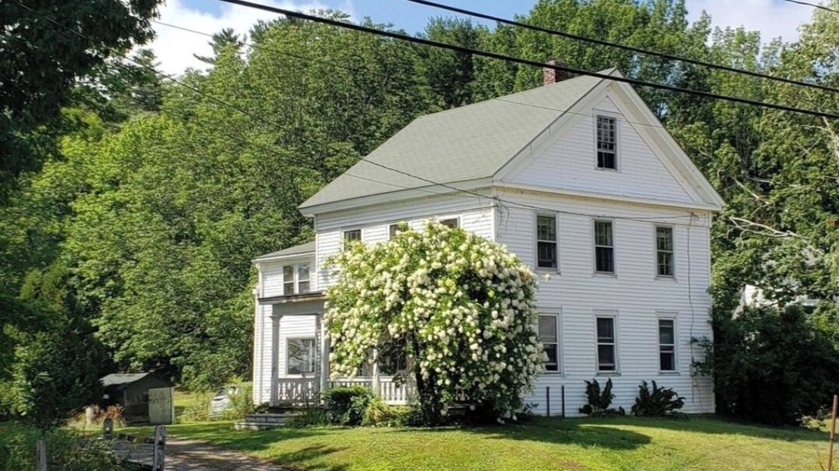 Bath House | Views! Lake front 3-bedroom house with WiFi in charming Bath