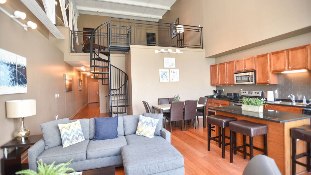 Sandusky Condo | Views of Cedar Point! Steps from Put-in-Bay Ferry and Sandusky Marina