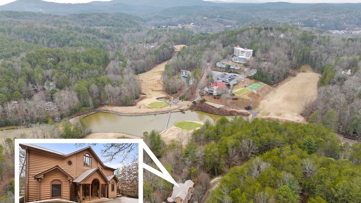 Helen Cabin | VIEWS of the Appalachian MTN in cozy cabin w/HOT TUB
