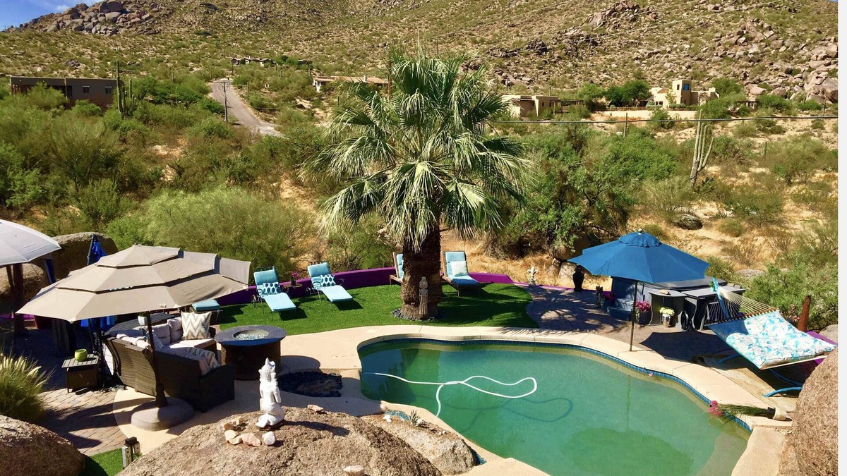 Carefree House | ❤️ VIEWS-pool- Jacuzzi - boulders - private walk to town. Unique